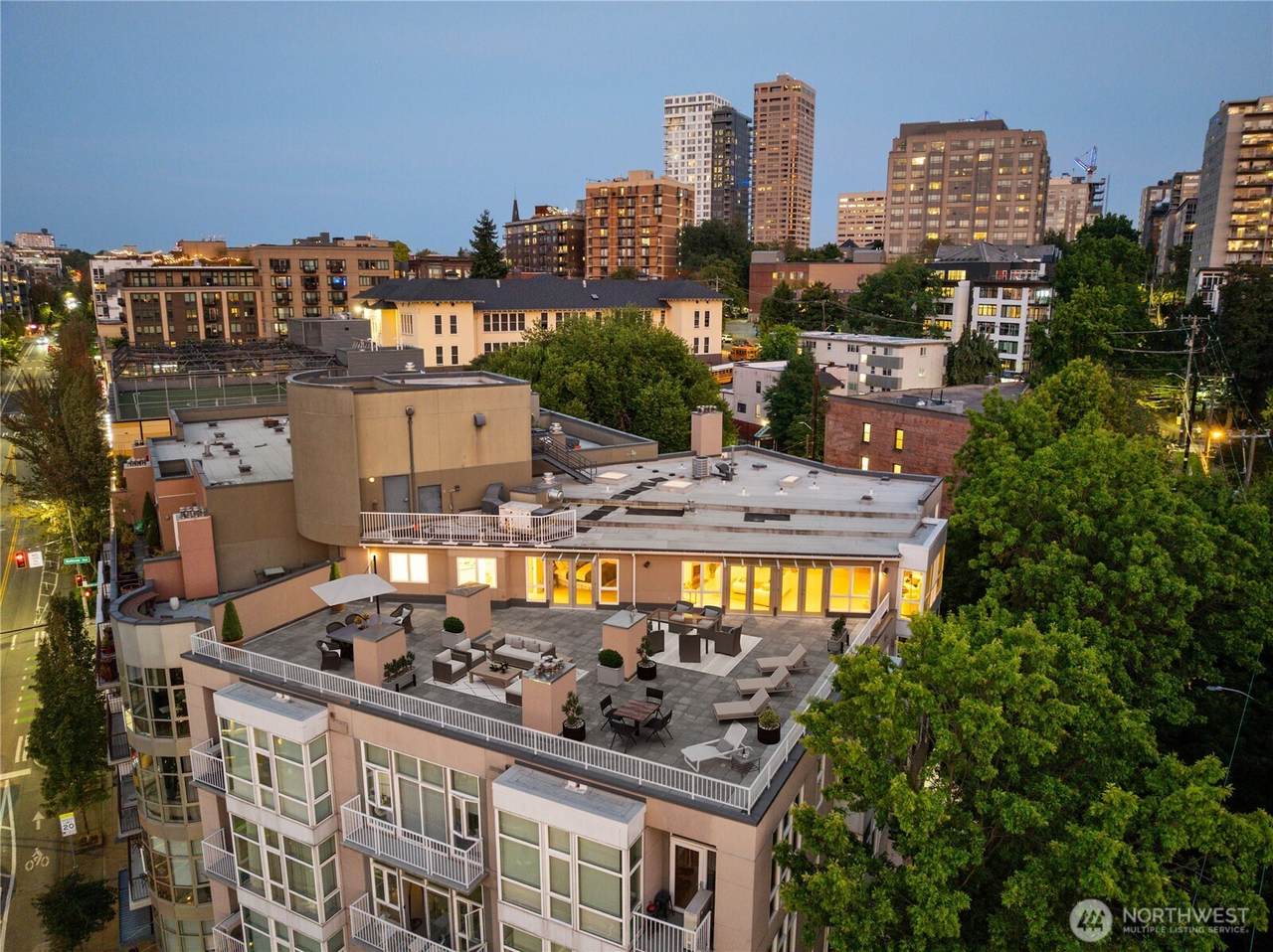 303 Pike Street - Photo 1