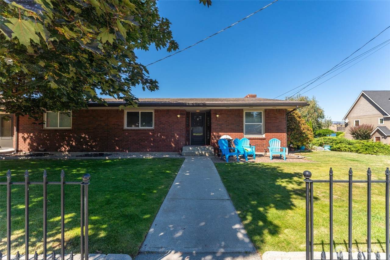 404 3rd Street - Photo 1