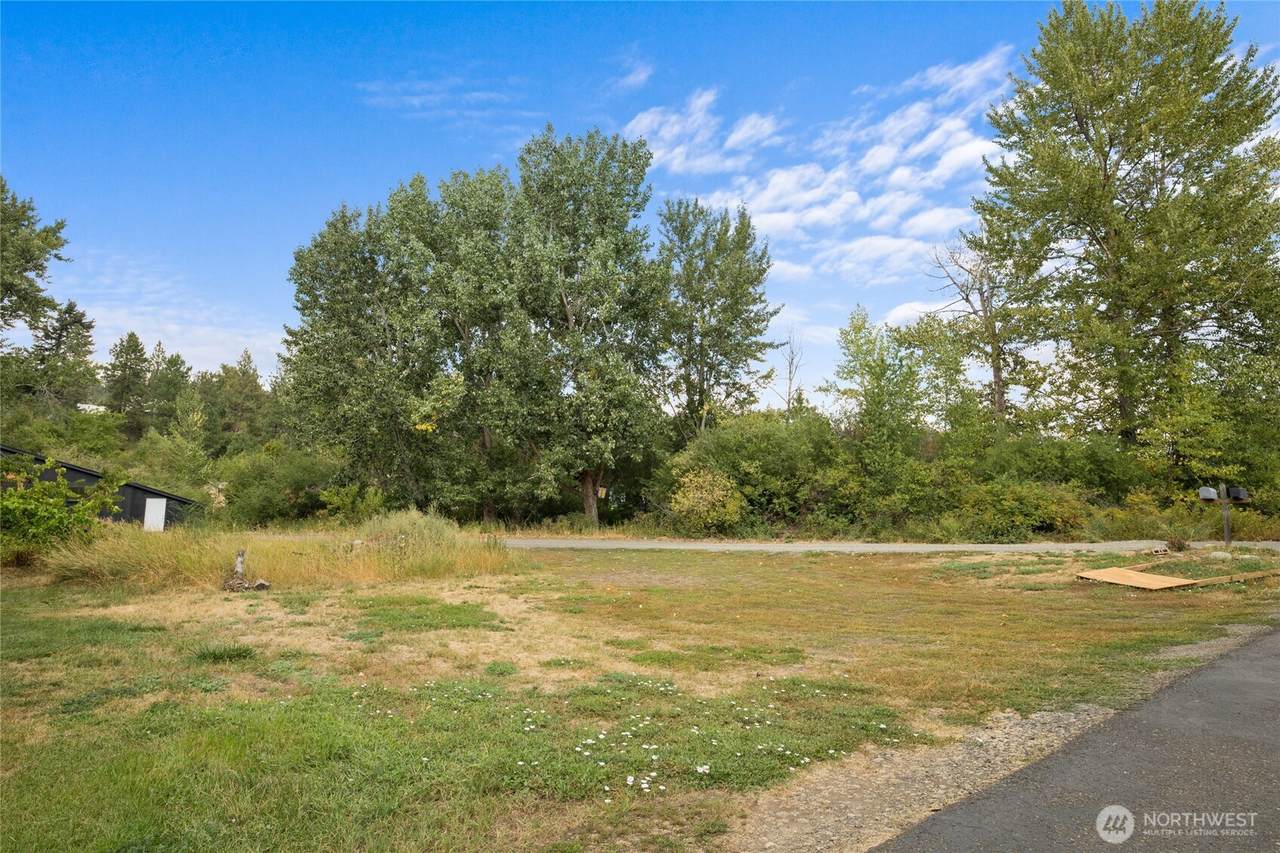 404 Second St - Photo 1