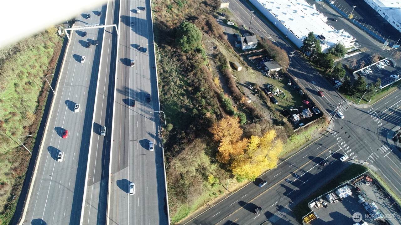 3001 Center Street - Photo 1