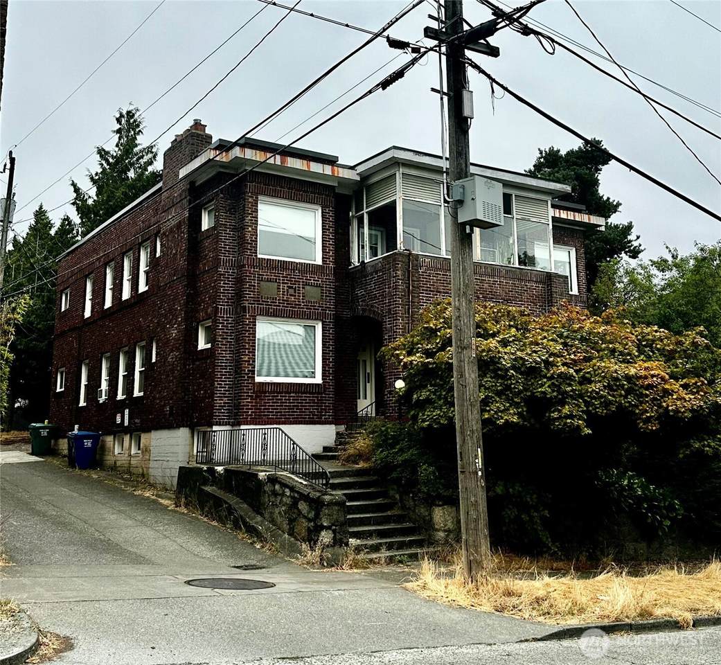 914 40th Street - Photo 1