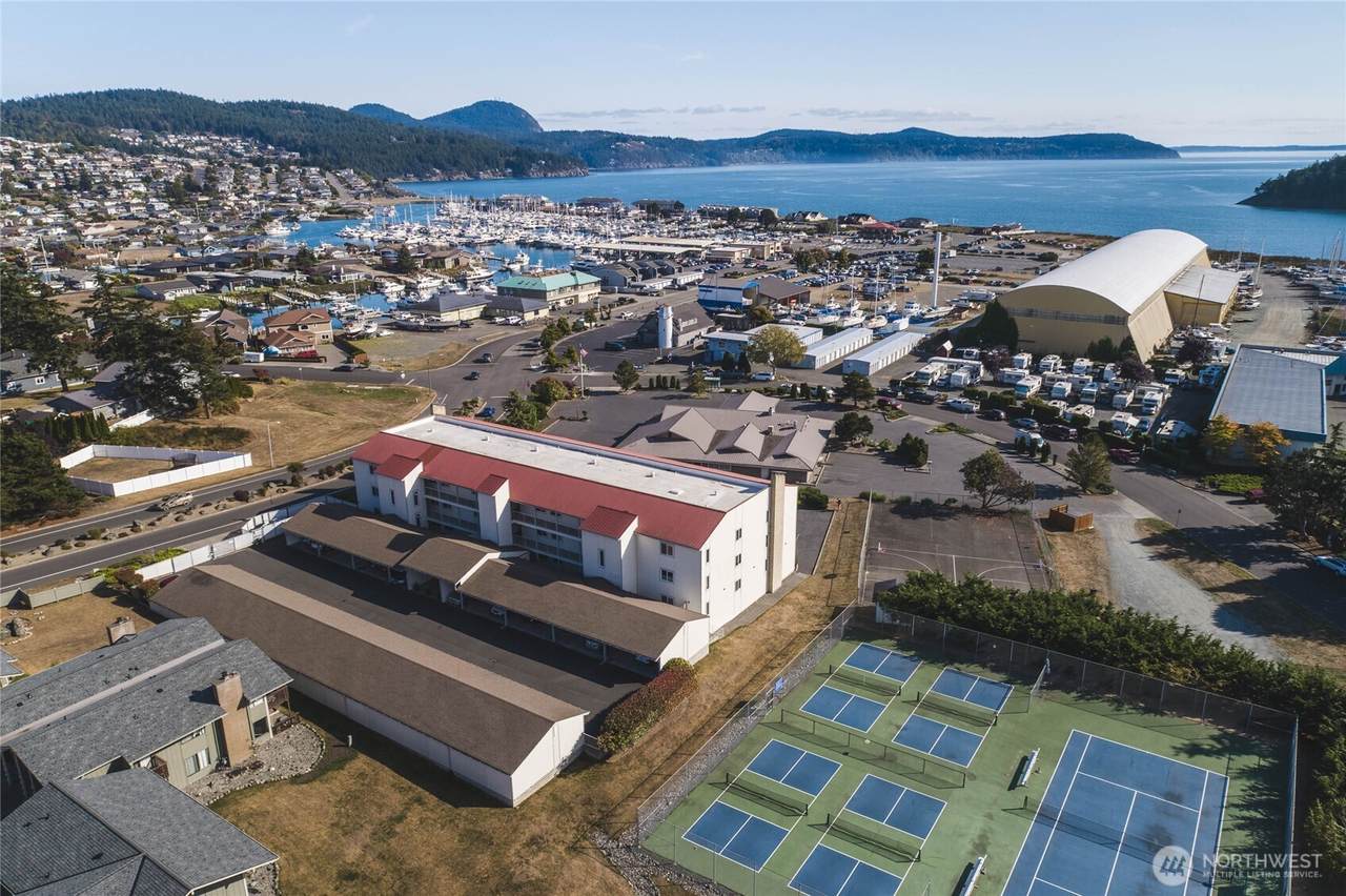 1800 Skyline Way - Photo 1