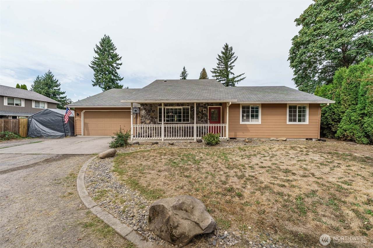 569 22nd St - Photo 1