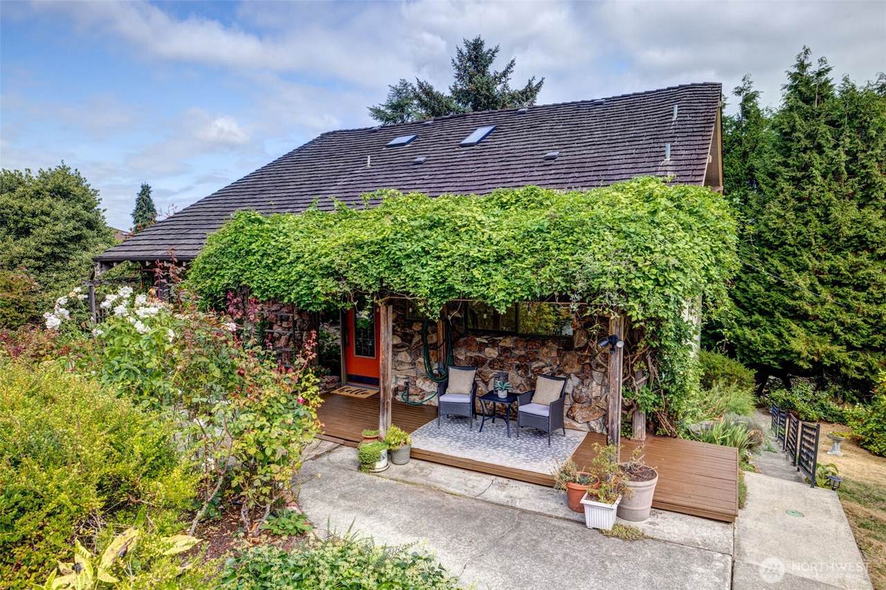 9733 Arrowsmith Avenue - Photo 1