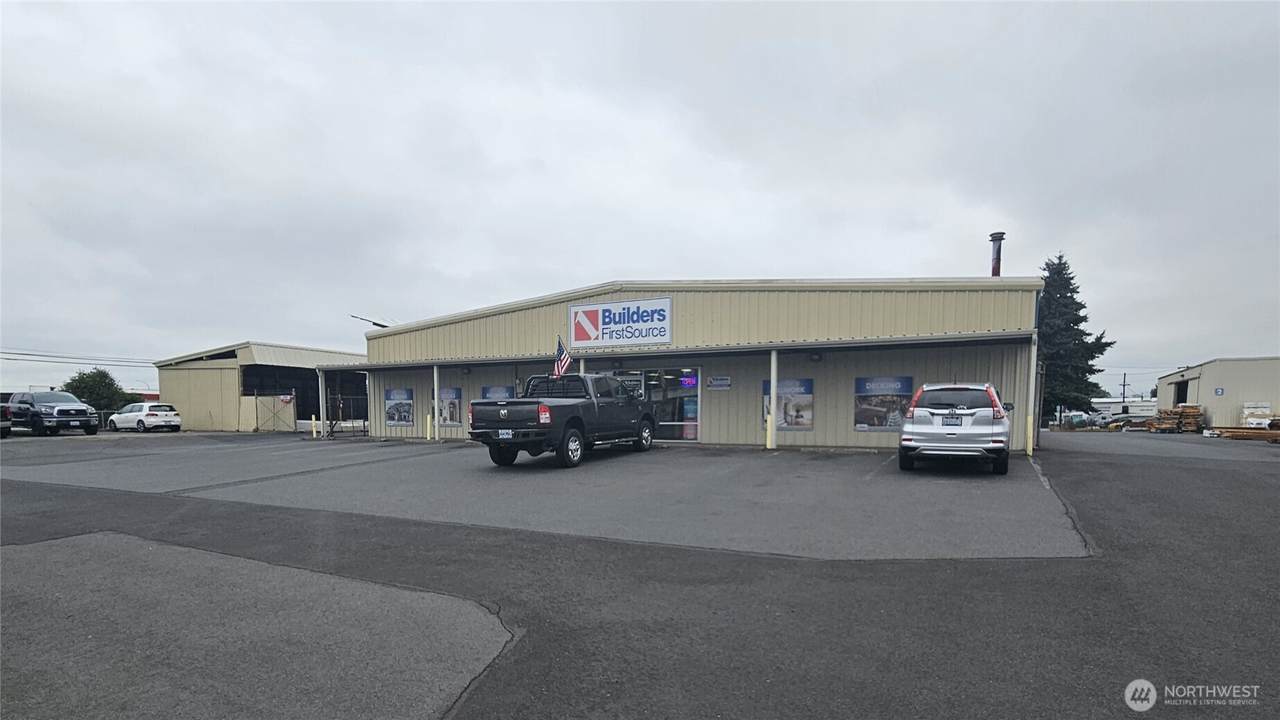 642 Commerce Avenue - Photo 1