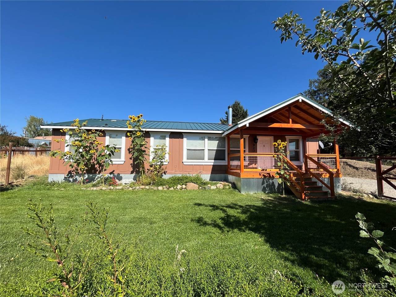 920 Castle Avenue - Photo 1