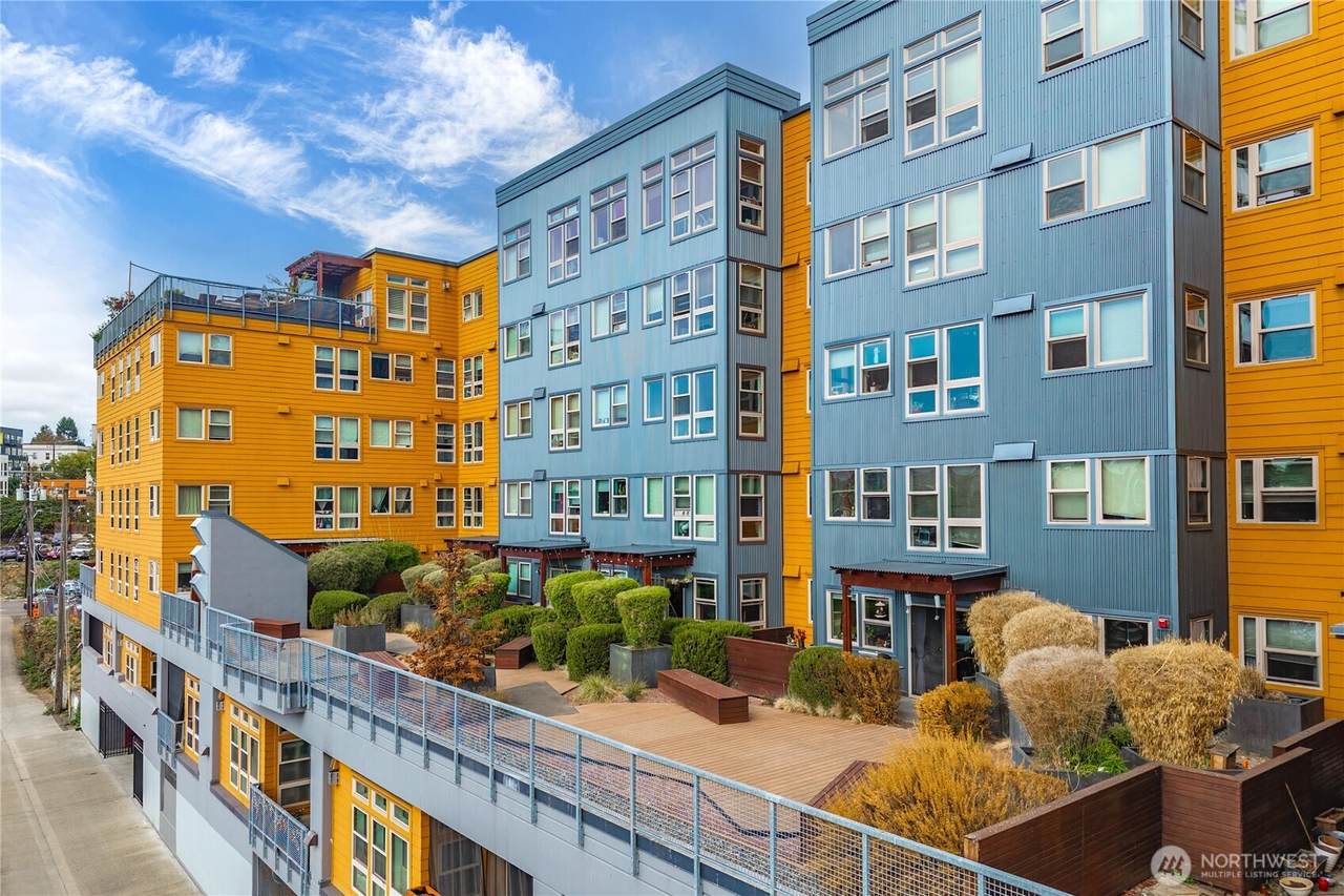 827 Hiawatha Place - Photo 1