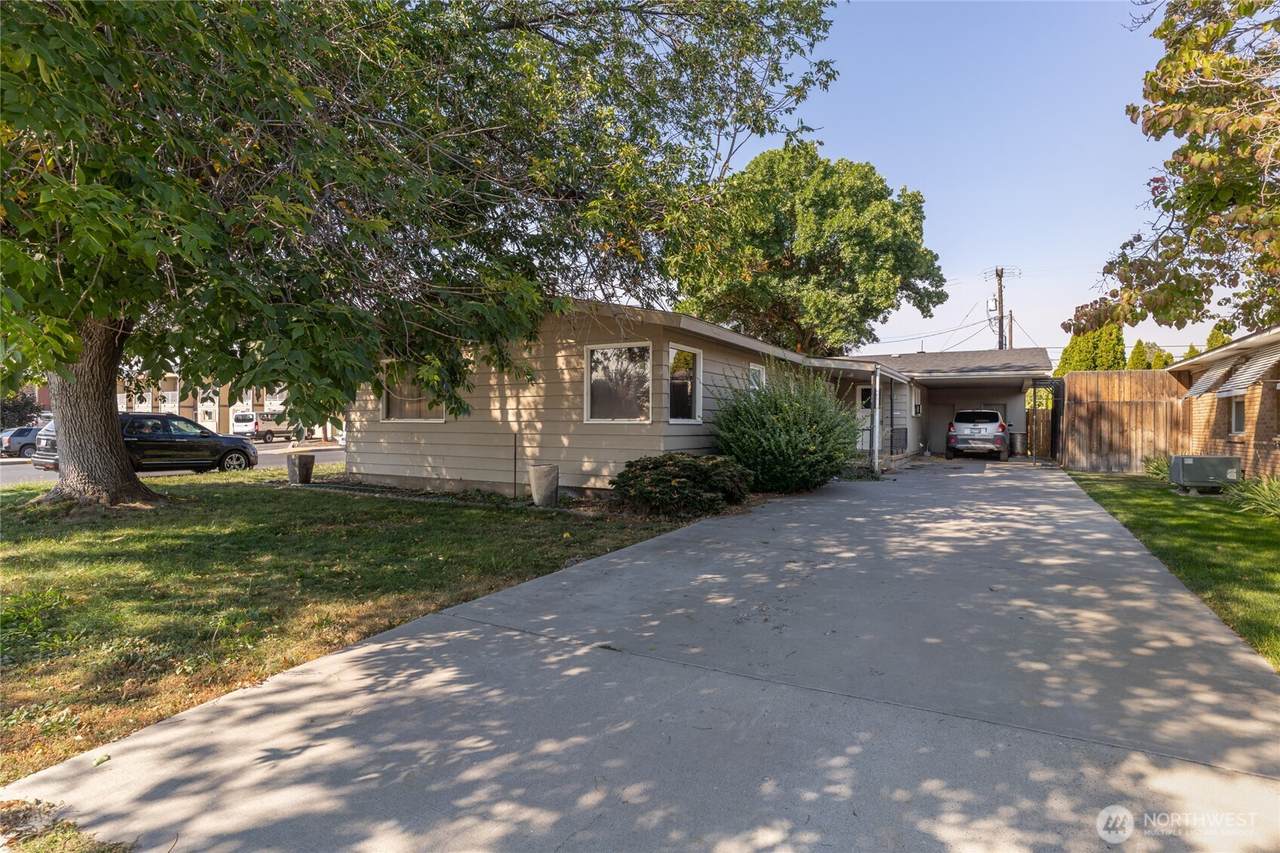 218 3rd Avenue - Photo 1