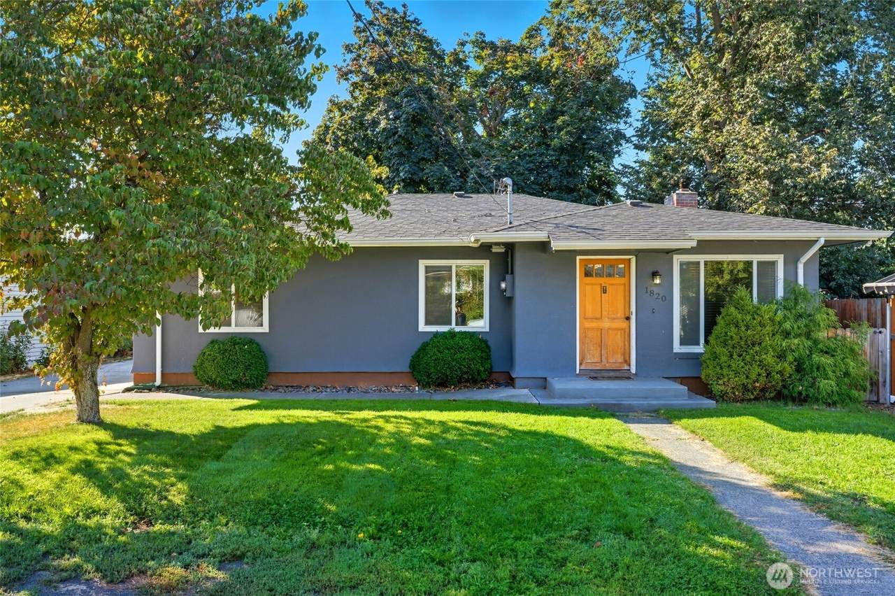 1820 Delmont Street - Photo 1