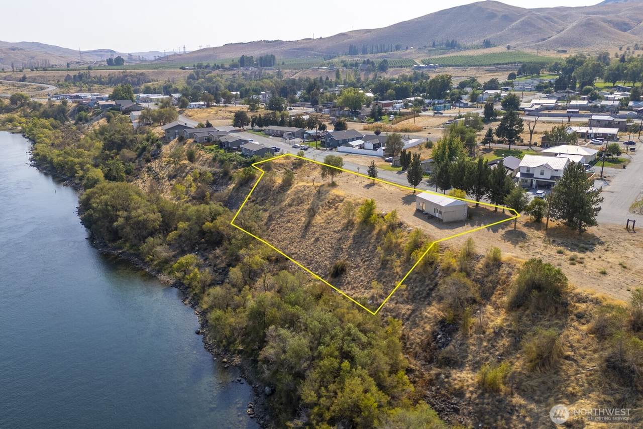 2011 Columbia Boulevard - Photo 1