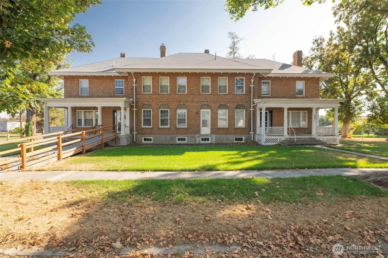 202 1st Street - Photo 1