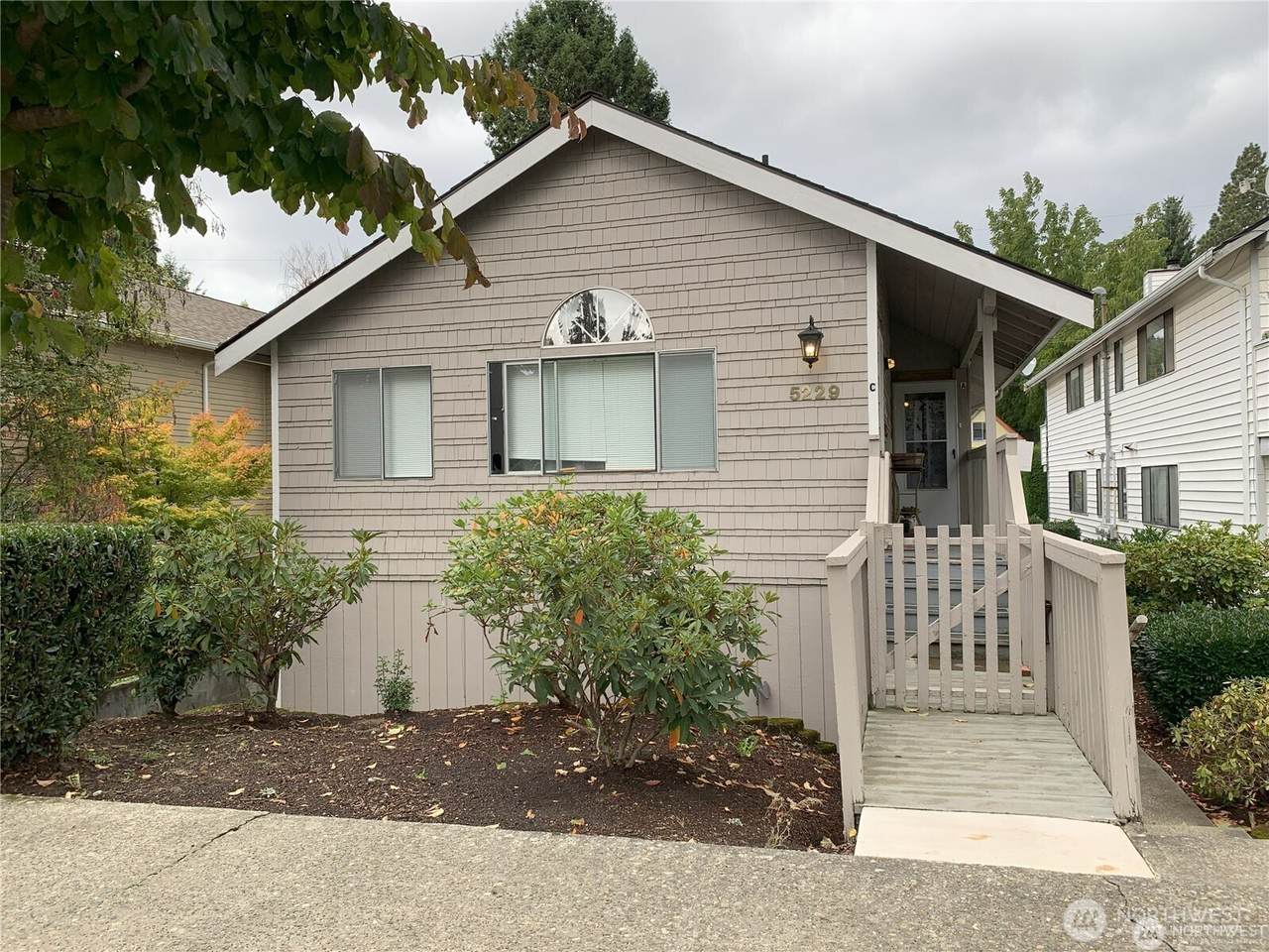 5229 Fauntleroy Way - Photo 1