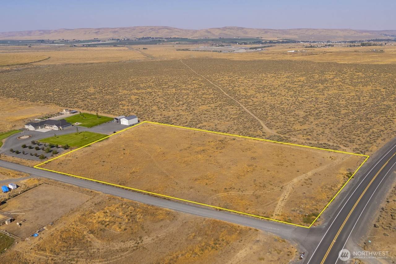 3198 Road 10.9 - Photo 1