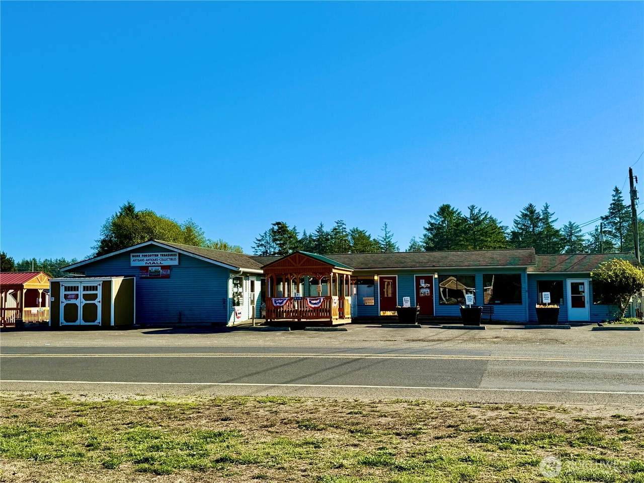 1910 Bay Avenue - Photo 1