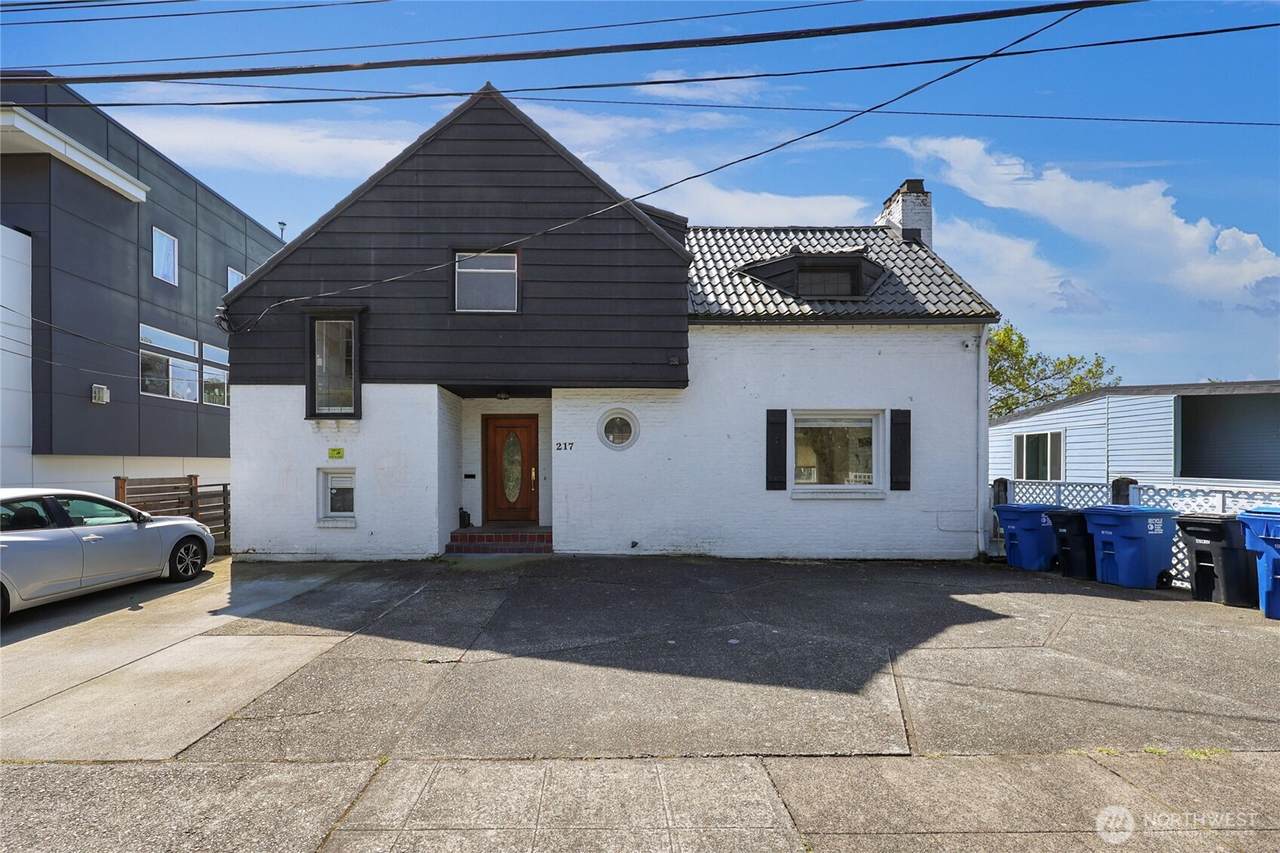 215 Kinnear Place - Photo 1