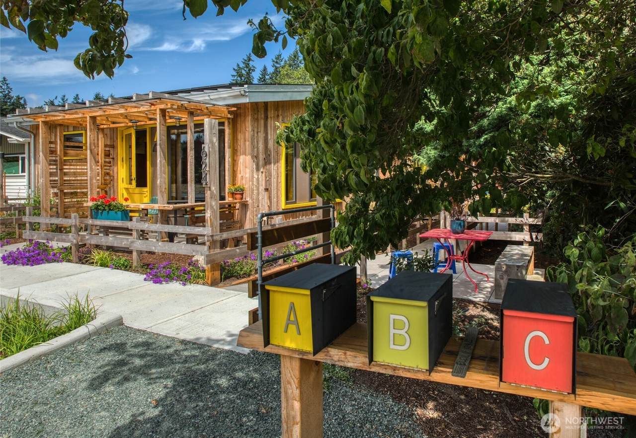 624 A, B & C 2nd Street - Photo 1