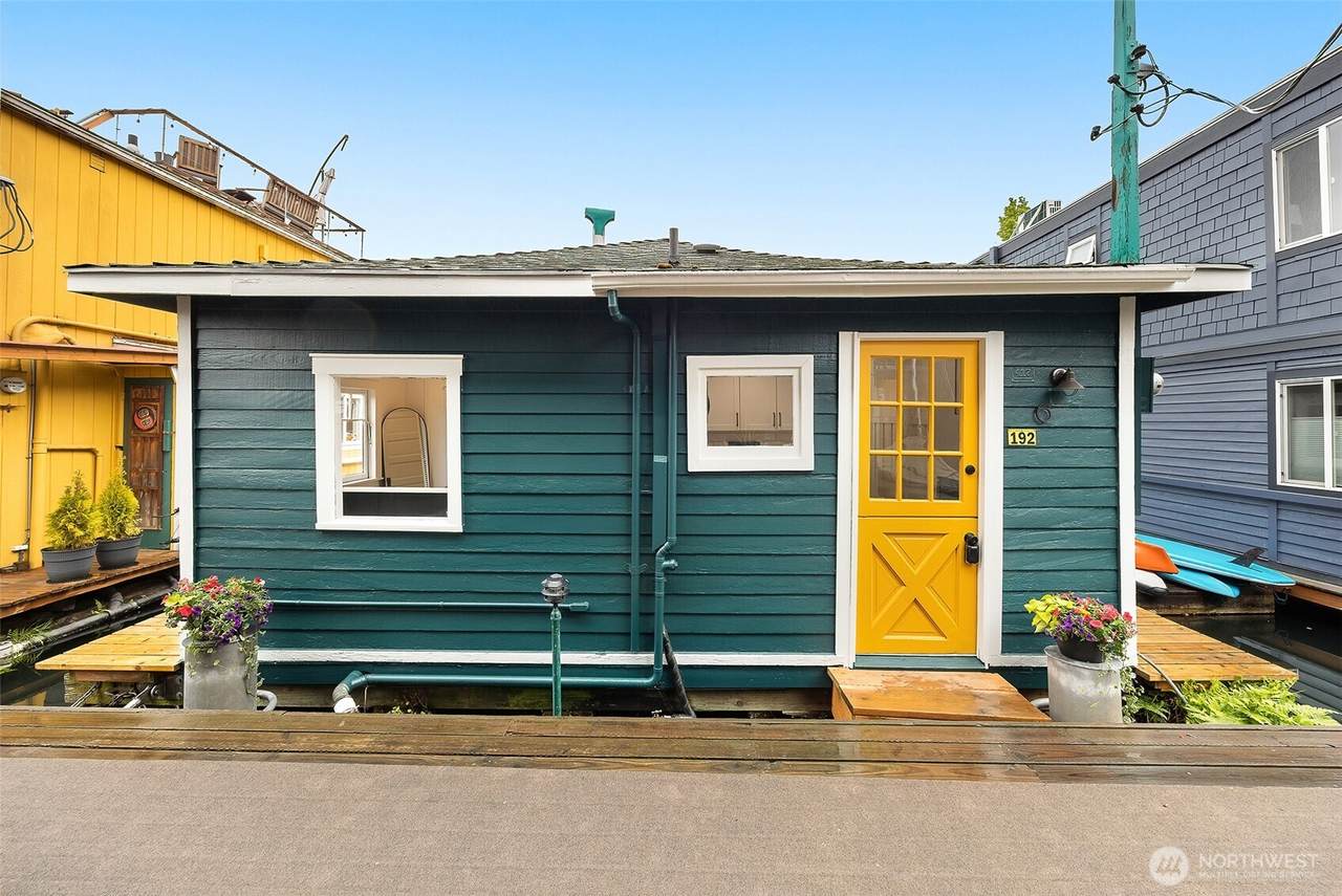 2219 Fairview Avenue - Photo 1