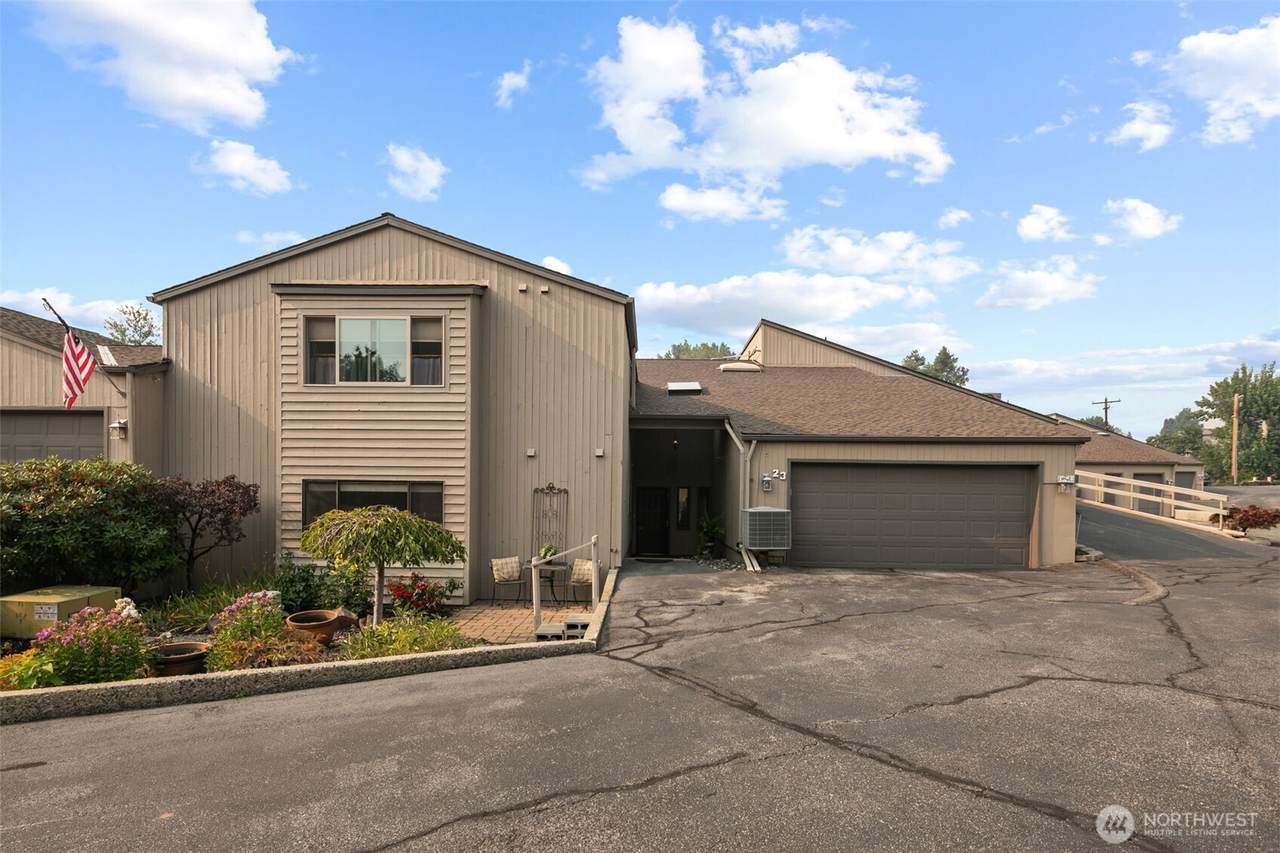 225 19th Street - Photo 1