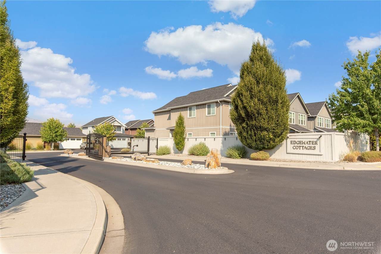 2452 Columbia Avenue - Photo 1