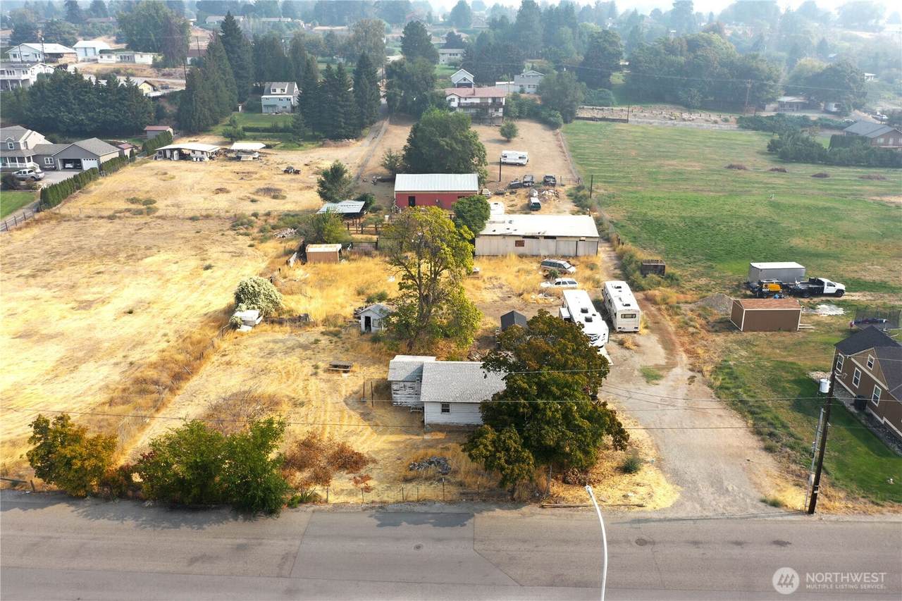 2335 Columbia Avenue - Photo 1