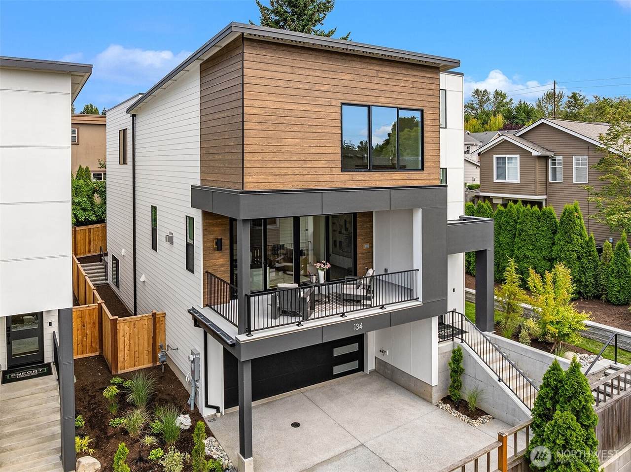 134 8th Court - Photo 1