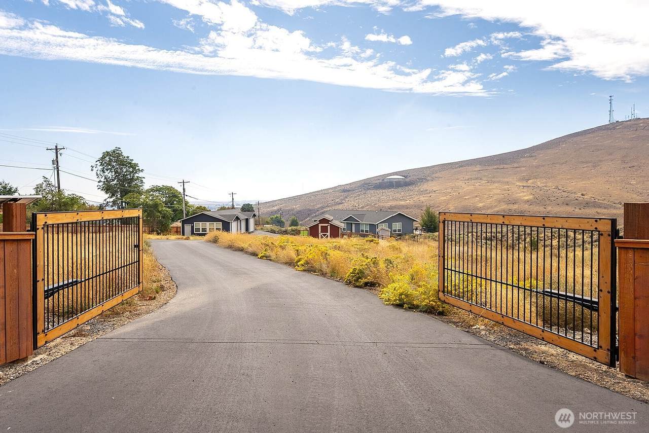 435 Maringo Road - Photo 1