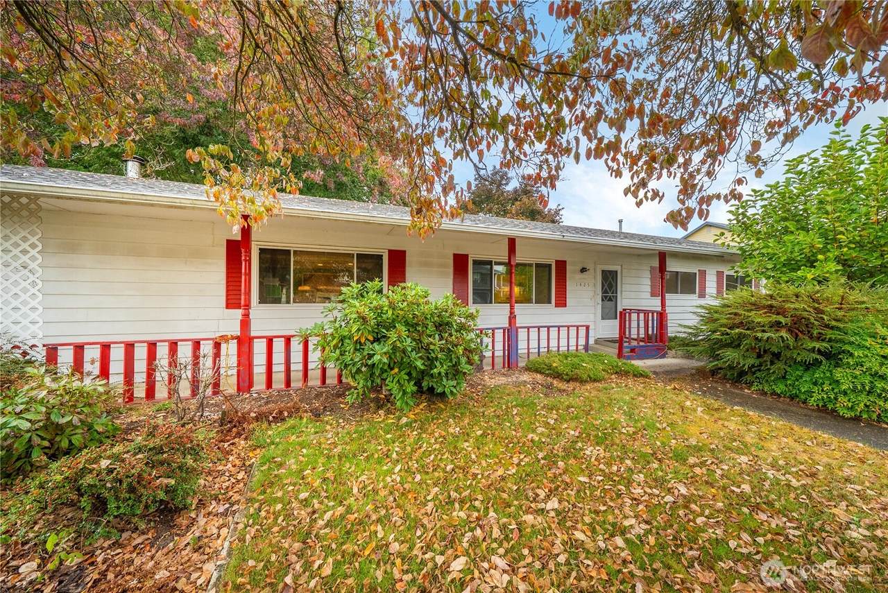 1425 33rd Street - Photo 1