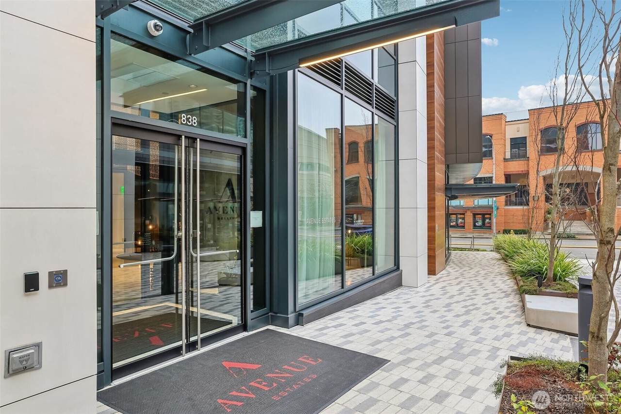 838 Avenue Square - Photo 1