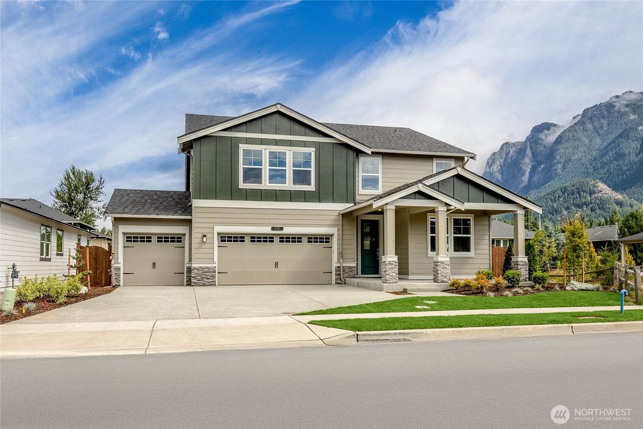 717 12th Place - Photo 1