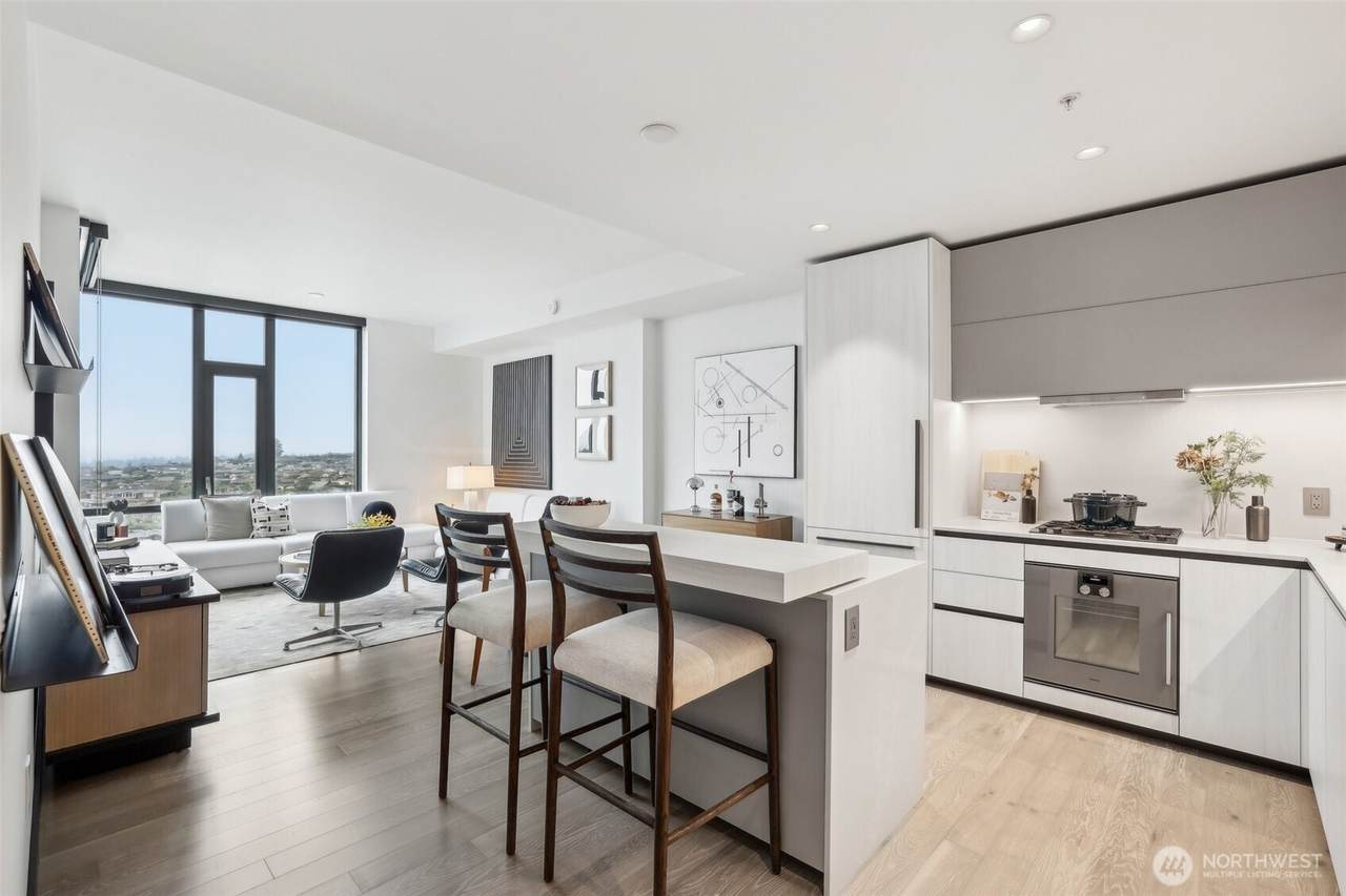 889 Avenue Square - Photo 1