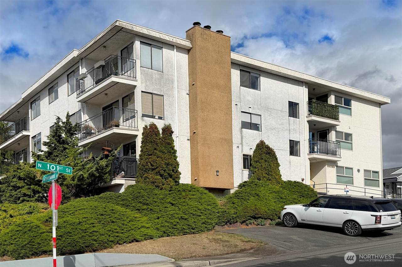 10106 Greenwood Avenue - Photo 1