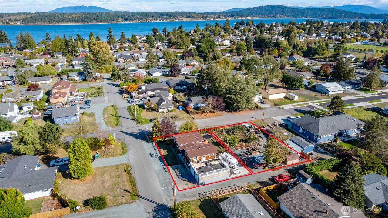 1607 B Avenue - Photo 1