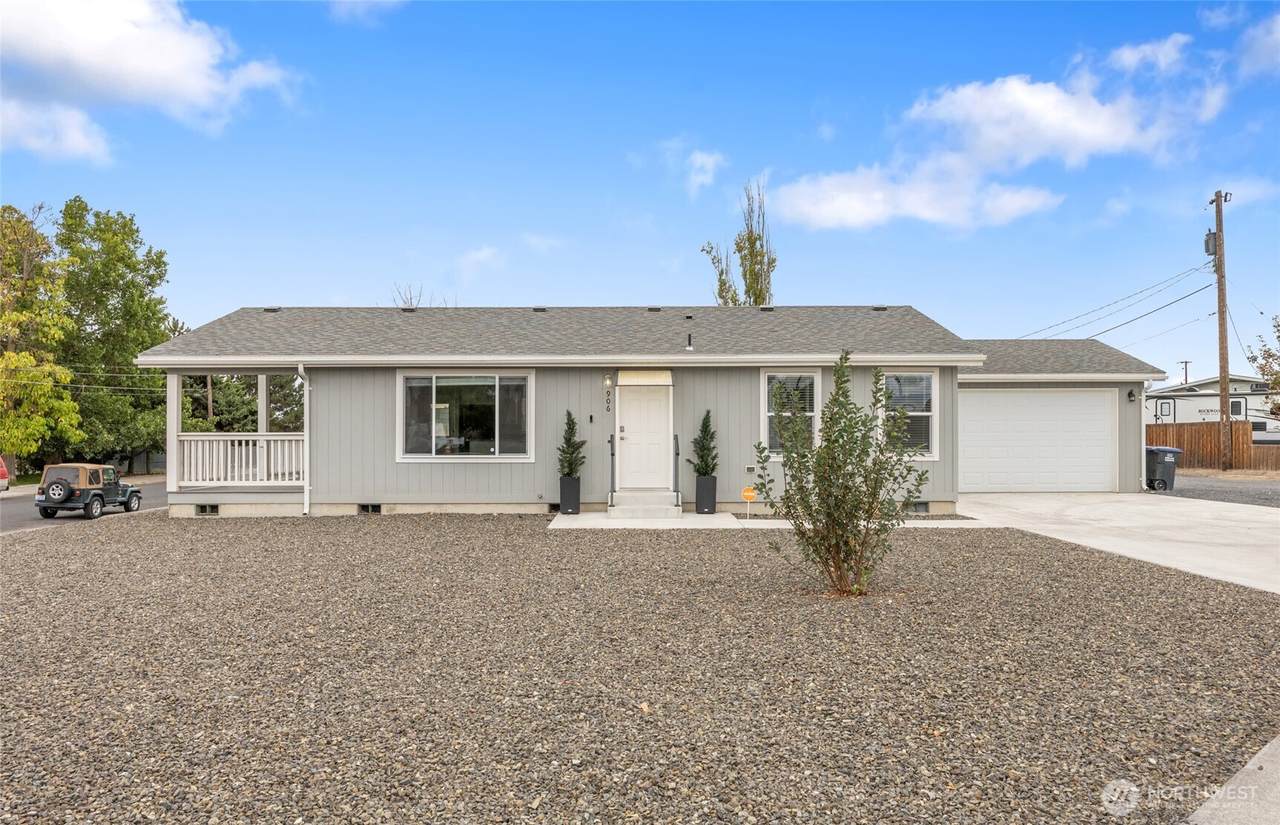 906 C Street - Photo 1