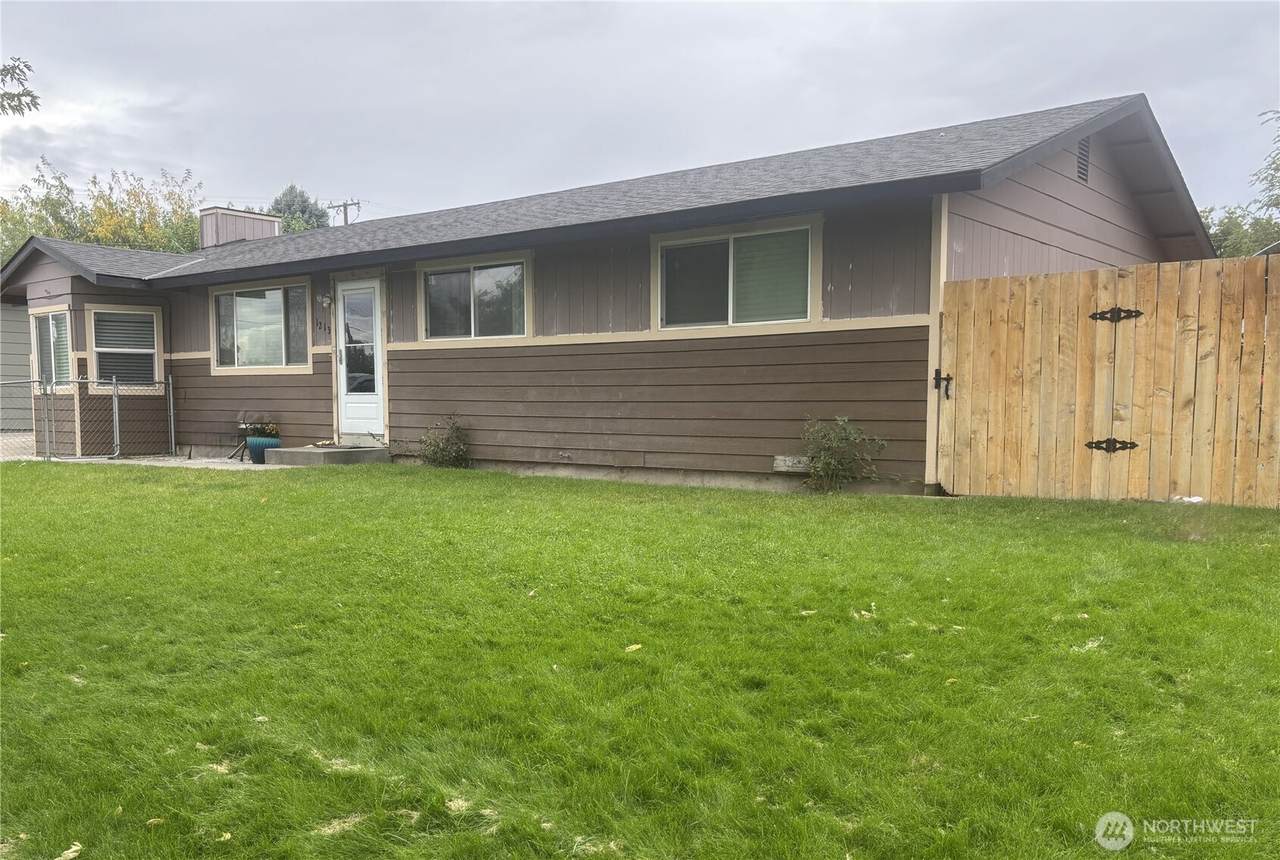 1213 12th Street - Photo 1