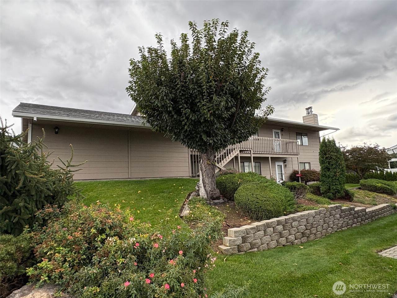 1352 Eastmont Avenue - Photo 1