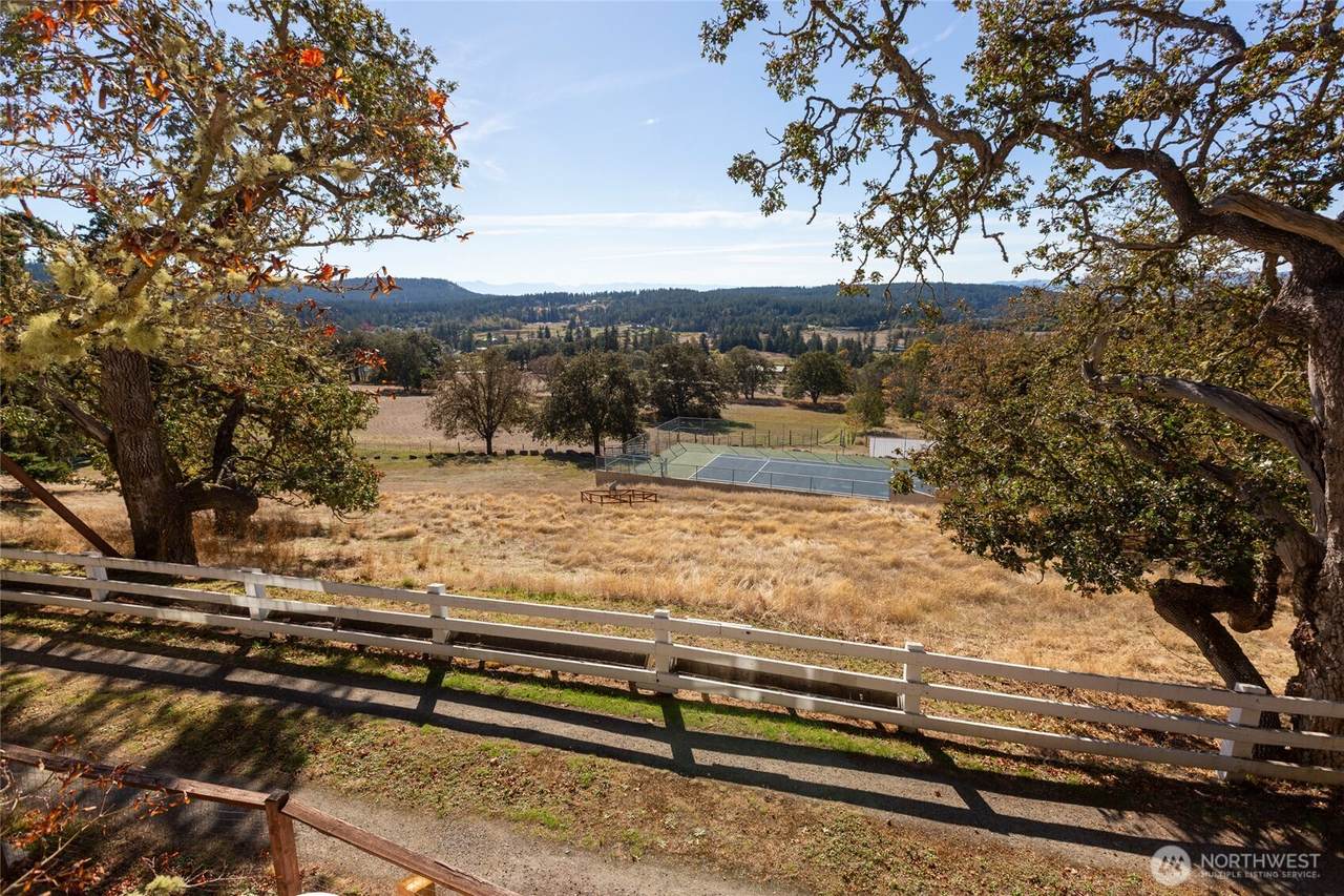 327 Twin Oaks Drive - Photo 1