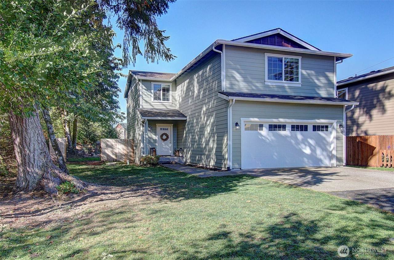 1519 Sussex Avenue - Photo 1