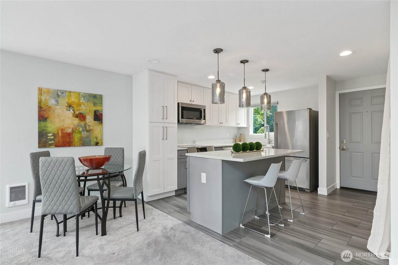 7292 Lake Sammamish Parkway - Photo 1