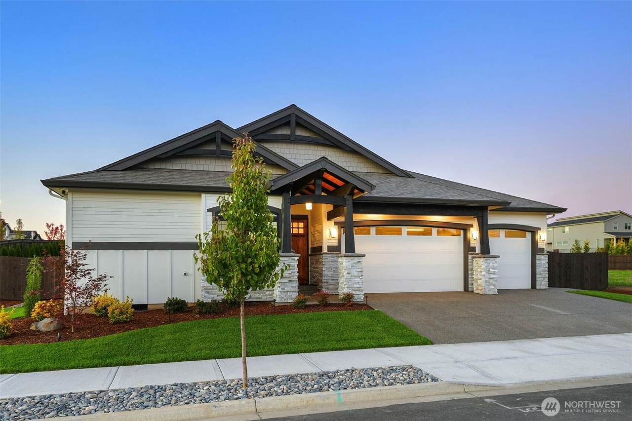 818 173rd Circle - Photo 1