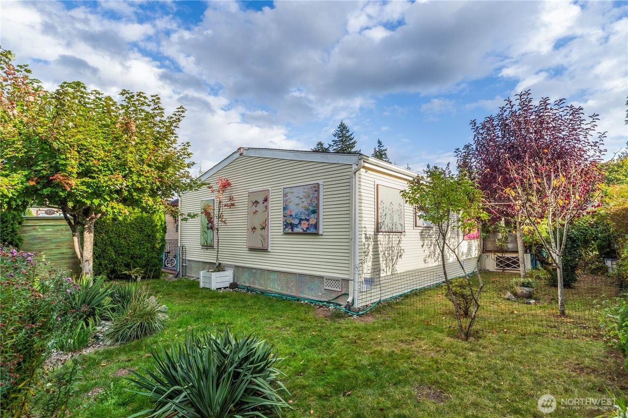 404 Saturn Lane - Photo 1