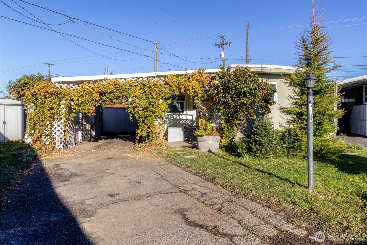 2219 Isaacs Avenue - Photo 1