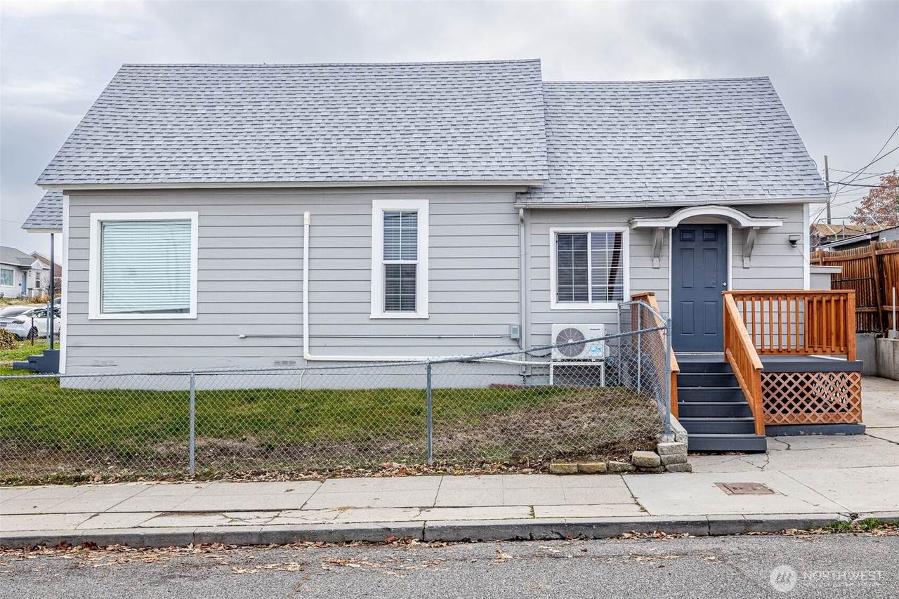 246 Delaware Avenue - Photo 1