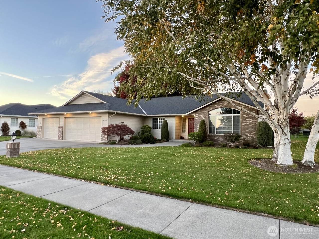 1028 Southview Drive - Photo 1