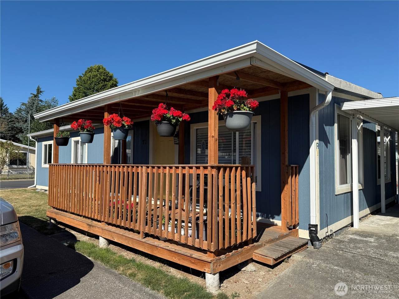 725 37th Street - Photo 1