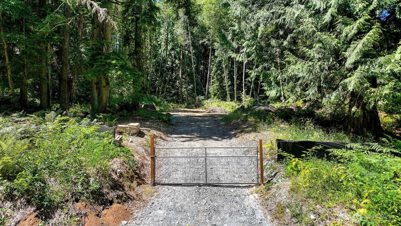 471 Summerland Rd - Photo 1