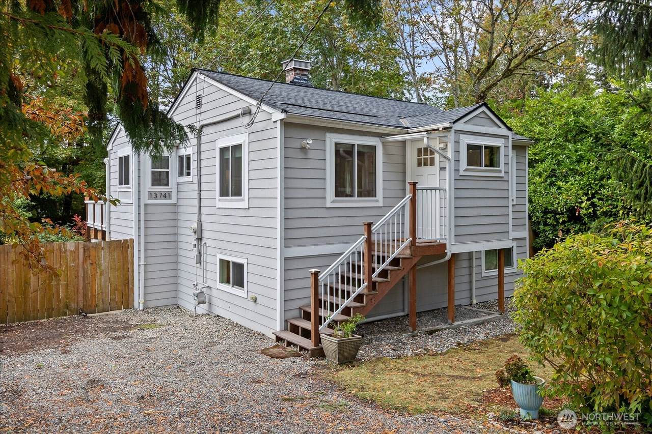 13741 37th Avenue - Photo 1