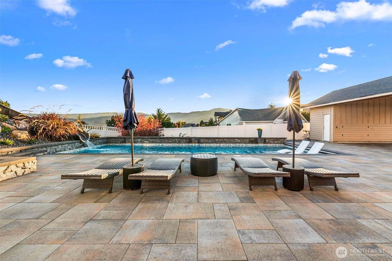 12 Elizabeth Court - Photo 1