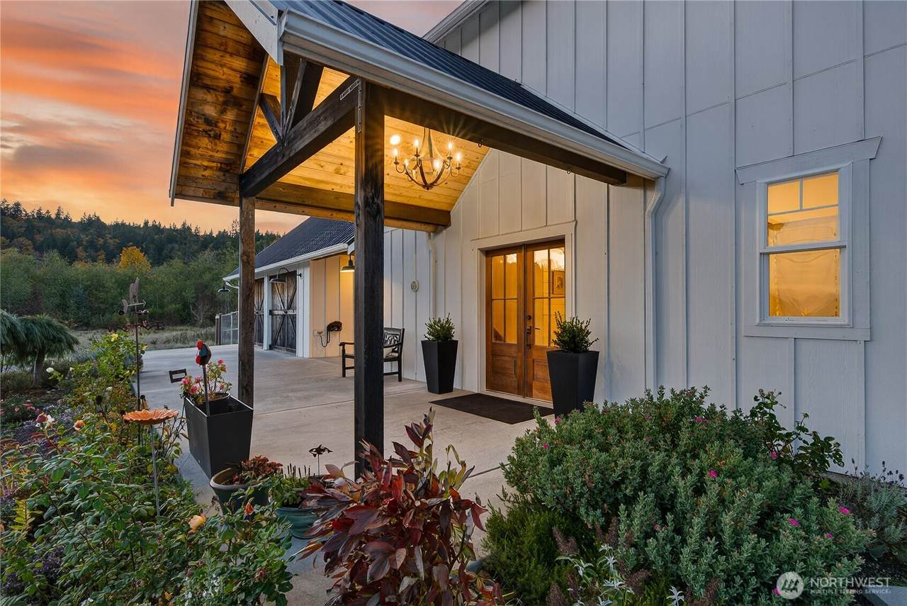 157 Russell Road - Photo 1