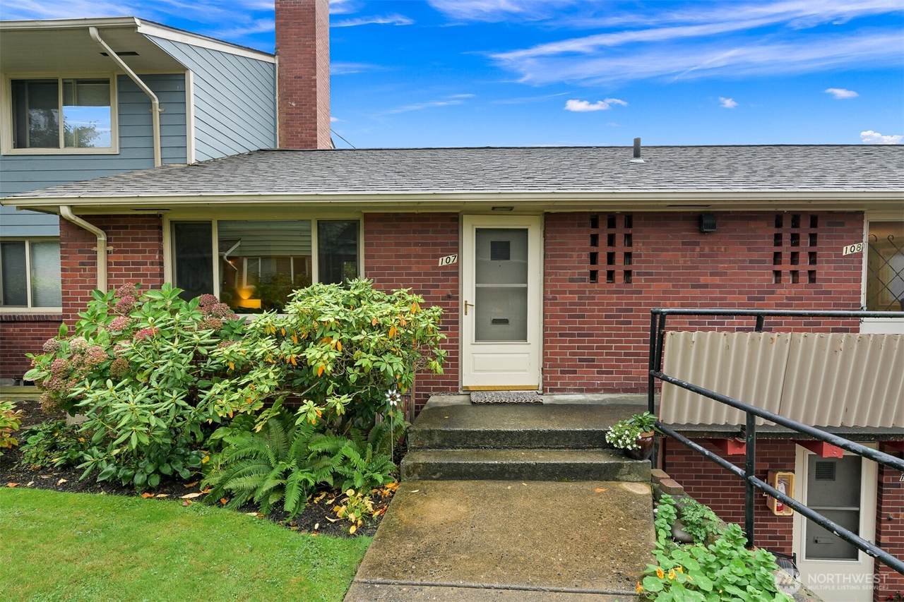 901 N Forest Street - Photo 1