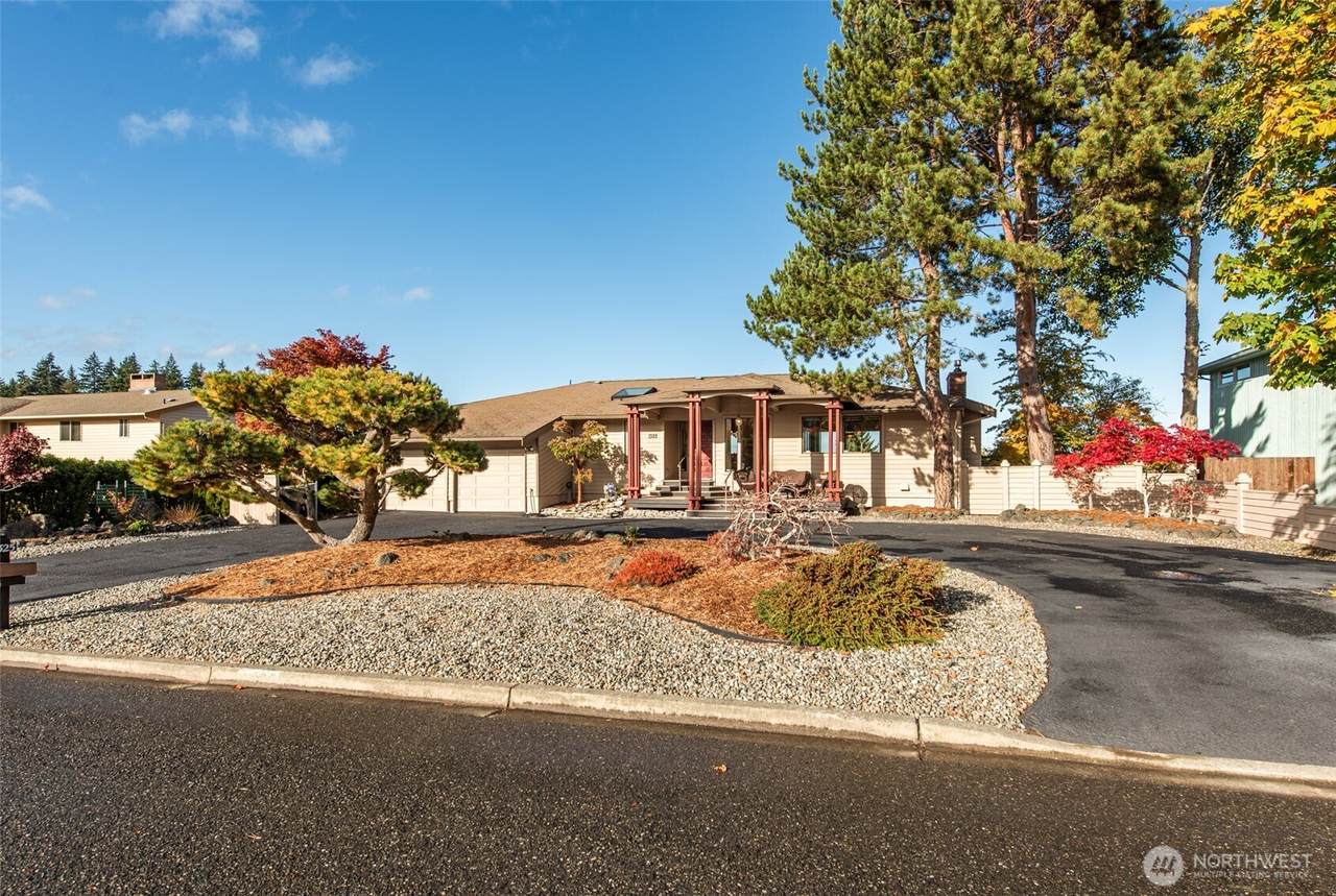 1325 Lauridsen Boulevard - Photo 1